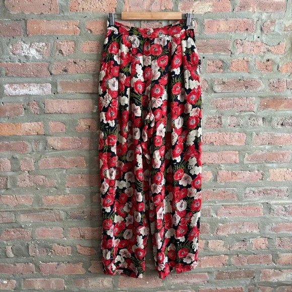 Vintage Anne Klein red floral silk pants 🌹
100% silk - Picture 3 of 8